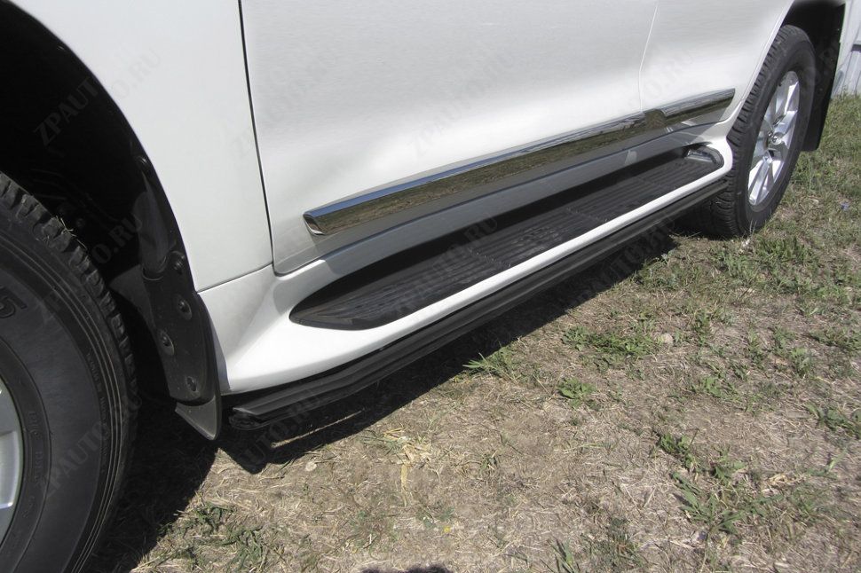 Защита штатного порога d42 черная Toyota Land Cruiser 200 (2015-2021) , Slitkoff, арт. TLC2-15-007B