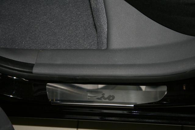 Накладки на внутренние пороги с логотипом на металл для Kia Rio 2011, Союз-96 KRIO.31.3663