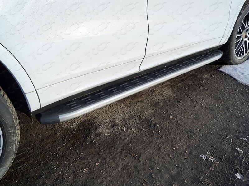 Пороги алюминиевые с пластиковой накладкой (карбон серебро) 1920 мм для автомобиля Porsche Cayenne Turbo 2018-, TCC Тюнинг PORSCAY18-01SL