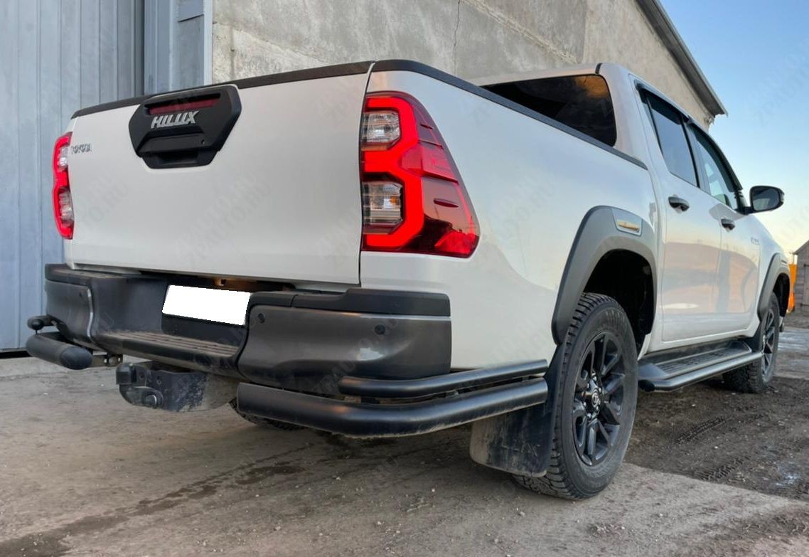 Защита заднего бампера угловая двойная с покрытием «раптор» для автомобиля Toyota Hilux Black Onyx 2020 арт. THL.20.20-1