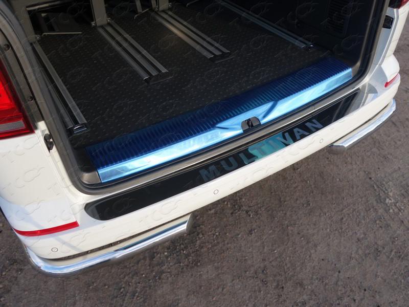 Накладка на задний бампер (лист зеркальный с надписью Multivan) для автомобиля Volkswagen Multivan (T6) 2015-