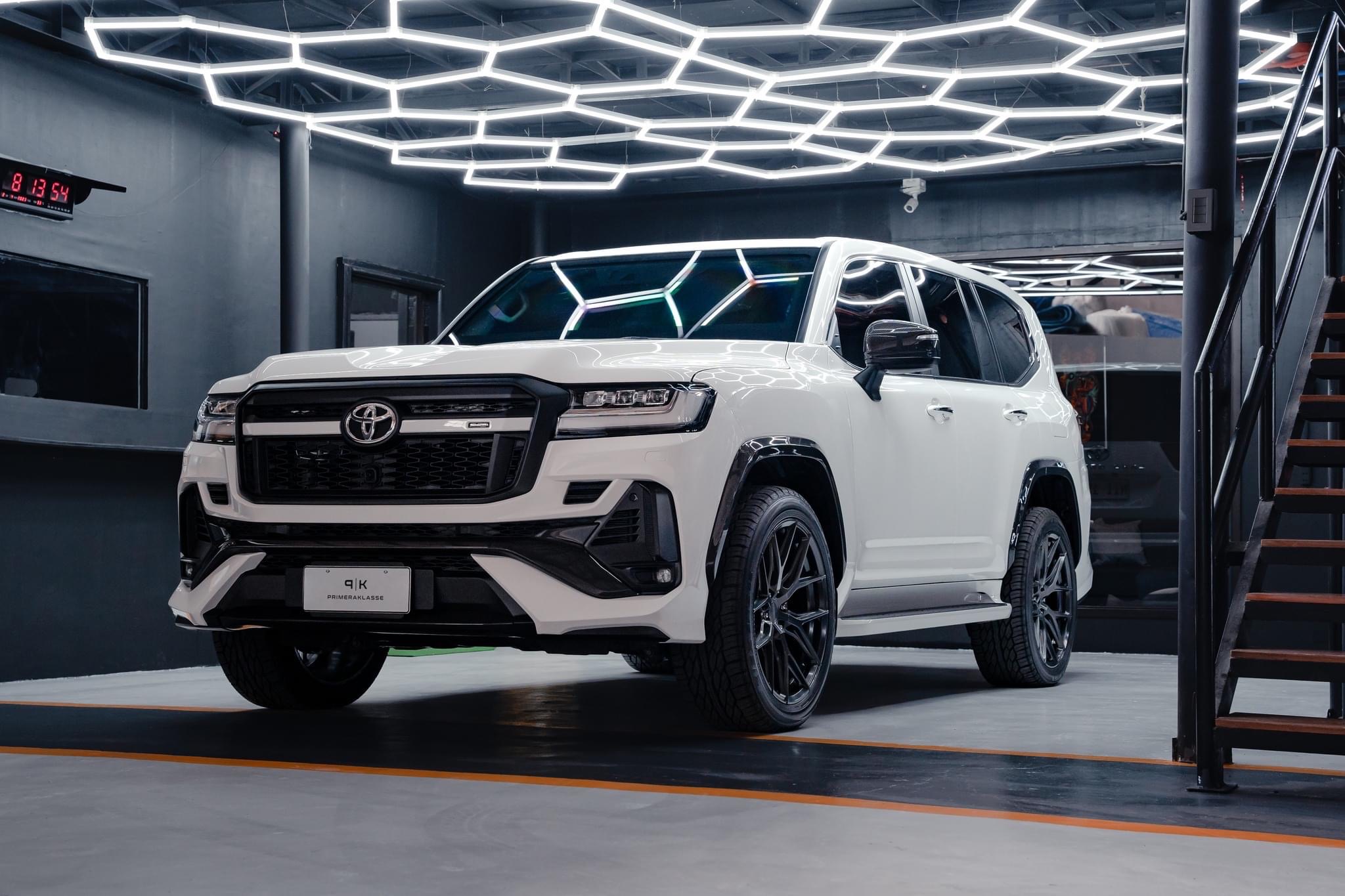 Бампер передний в сборе для Toyota LC 300 70th Anniversary 2021-, MTR, арт. MTR-J300-21002