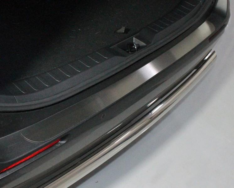 Накладка на задний бампер (лист шлифованный) для автомобиля Toyota Toyota RAV4 2019 арт. TOYRAV19-10