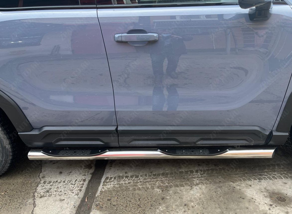 Пороги труба с проступью для автомобиля HAVAL H3 2024 арт. HVH3.24.93