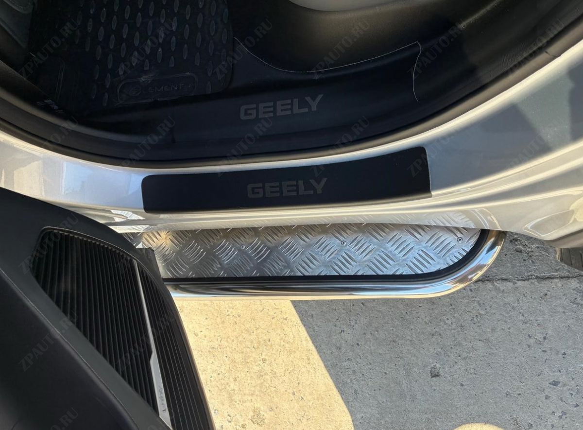 Пороги с накладным листом для автомобиля GEELY Atlas 2023 арт. GA.23.41