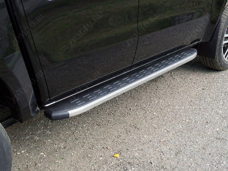 Пороги алюминиевые с пластиковой накладкой (карбон серые) 1920 мм Dongfeng DF6 2.3D Luxury 2022- арт. DONGFDF622-28GR