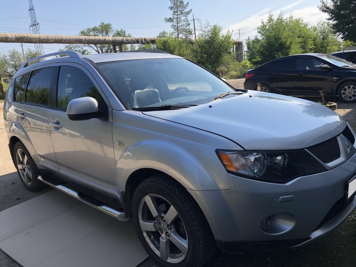 Пороги труба  с проступью для автомобиля MITSUBISHI Outlander  XL 2006-2009, Россия MSO.06.93