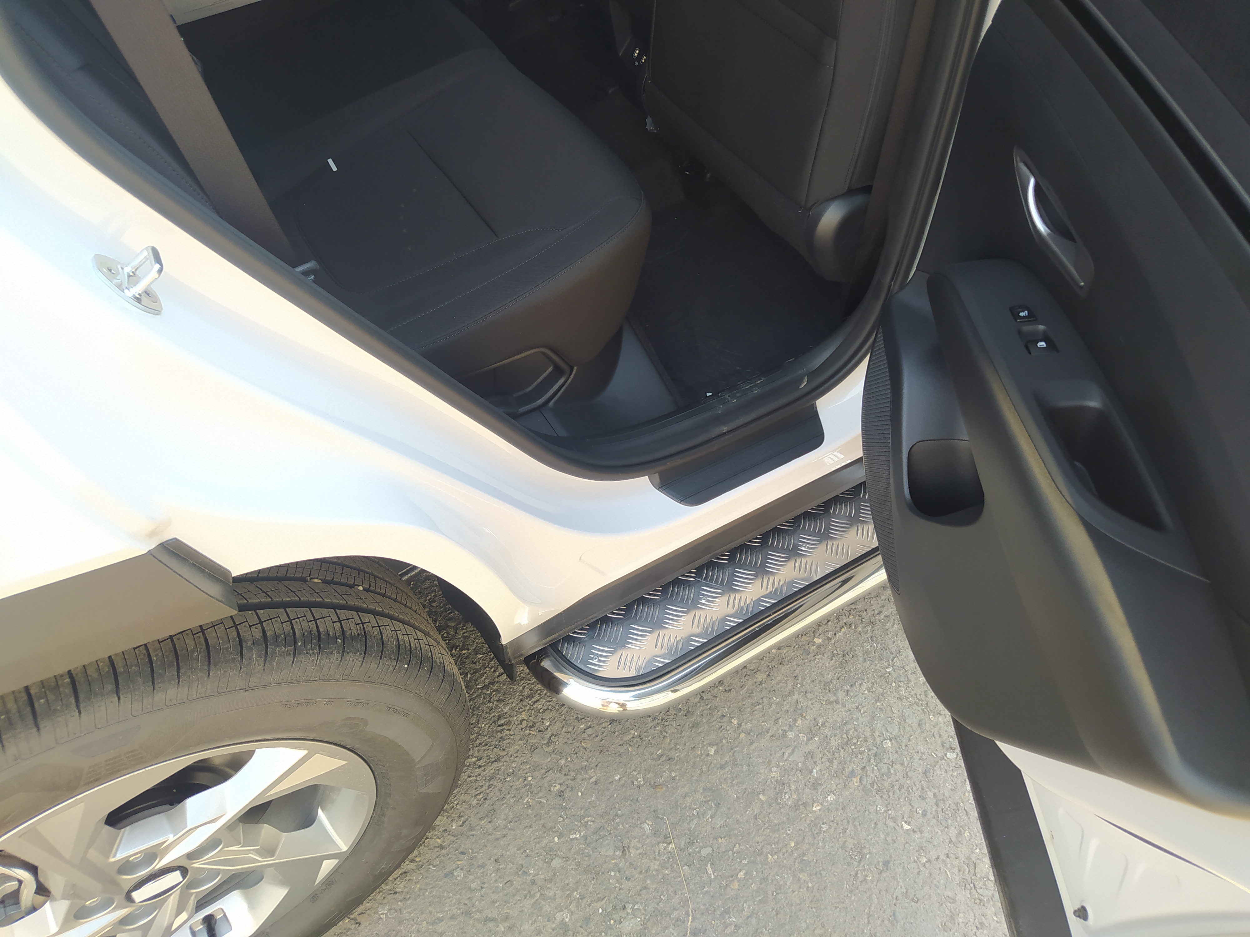 Пороги с накладным листом для автомобиля HYUNDAI Tucson 2021 арт. HTUC.21.41