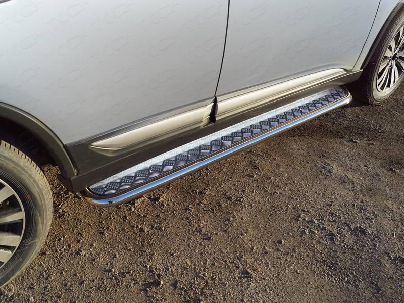 Пороги с площадкой 42,4 мм для автомобиля Mitsubishi Outlander 2018-, TCC Тюнинг MITOUT18-23