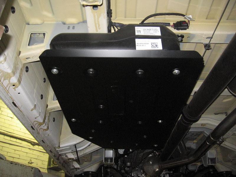 Защита топл. бака для VOLKSWAGEN Crafter  2017 -, V-2,0TDI MT AWD, Sheriff, сталь 2,0 мм, арт. 26.4439