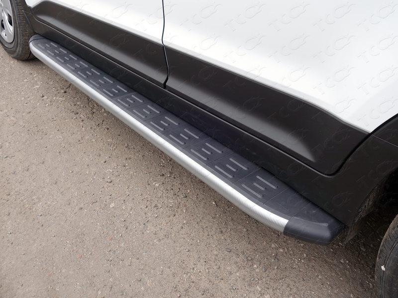 Пороги алюминиевые с пластиковой накладкой (карбон серебро) 1720 мм для автомобиля Hyundai Creta 2016- TCC Тюнинг арт. HYUNCRE16-06SL