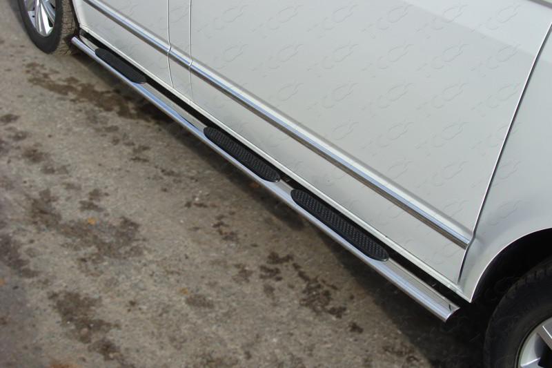 Пороги овальные с накладкой 75х42 мм для автомобиля Volkswagen Multivan (T6) 2015- TCC Тюнинг арт. VWMULT15-07