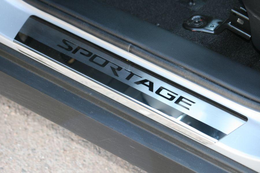 Накладки на внутренние пороги с логотипом вместо пластика для Kia Sportage 2010, Союз-96 KISP.31.3151