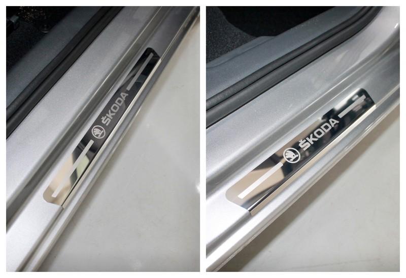 Накладки на пороги внешние (лист зеркальный надпись Skoda) 4шт для автомобиля Skoda Rapid 2020- TCC Тюнинг арт. SKORAP20-08
