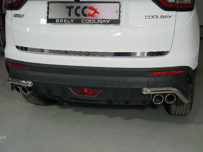 Накладка на заднюю дверь (лист зеркальный) для автомобиля Geely Coolray 2020- TCC Тюнинг арт. GEELCOOL20-01