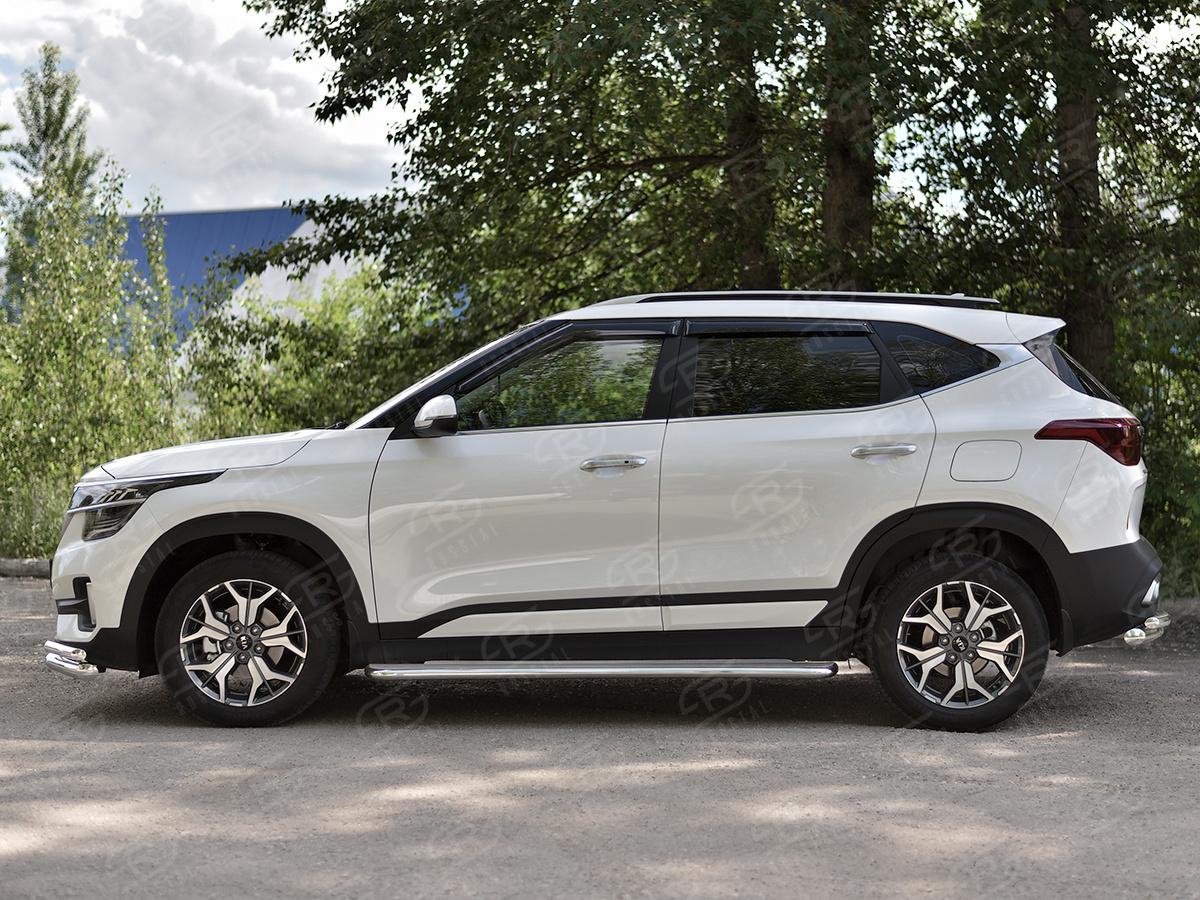 Пороги труба d42 с листом (Лист нерж, проф. нерж) (вариант 3) KSLL-0034173 для автомобиля Kia Seltos 2019-, Slitkoff