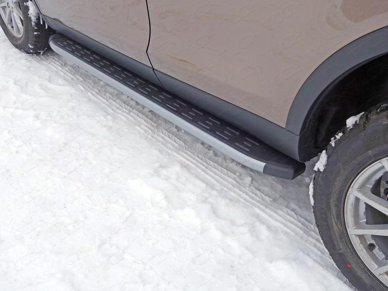 Пороги алюминиевые с пластиковой накладкой (карбон серебро) 1820 мм для автомобиля Land Rover Discovery Sport 2015- TCC Тюнинг арт. LRDISSPOR15-05SL
