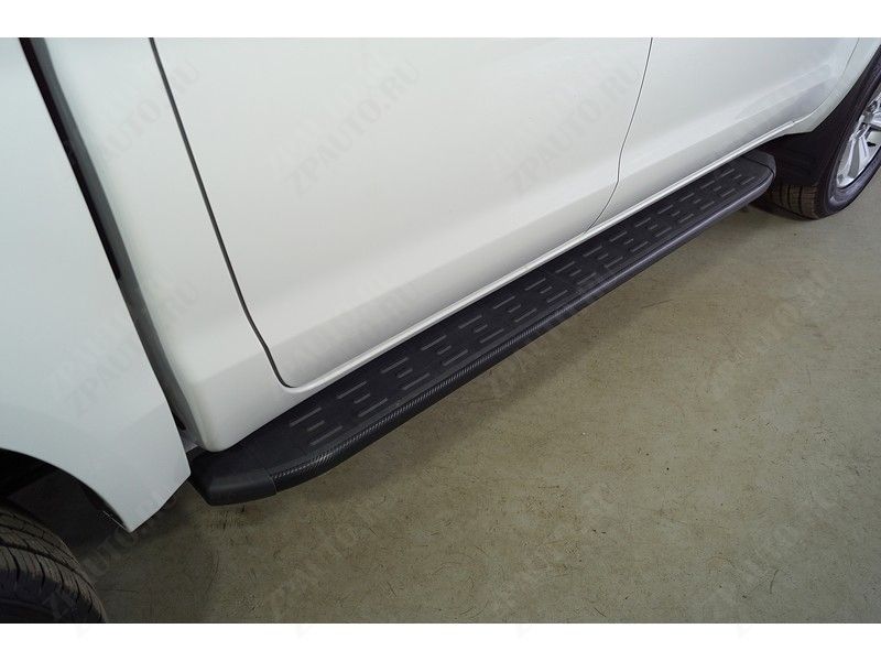 Пороги алюминиевые с пластиковой накладкой (карбон черные)  2120 мм Foton Tunland V9 2.0 Diesel АКПП 4WD 2024 арт. FOTTUNV925-03BL
