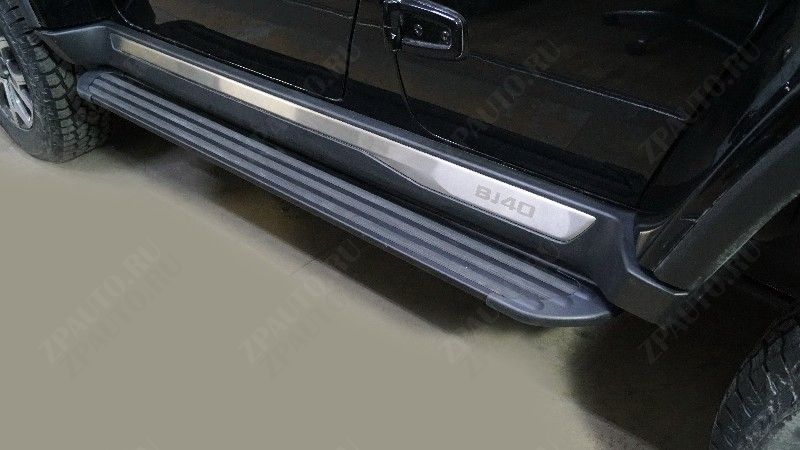 Пороги алюминиевые "Slim Line Black" 1600 мм Baic BJ40 2.0L 4WD 2023- арт. BAICBJ4023-07B