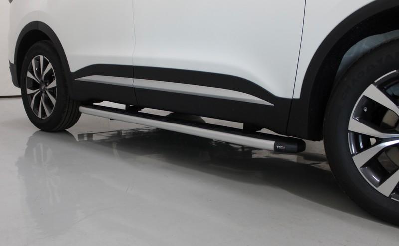 Пороги алюминиевые с пластиковой накладкой 1720 мм для автомобиля Chery Tiggo 7 PRO 2020 арт. CHERTIG7P20-31AL