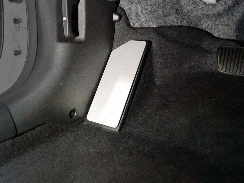 Накладка площадки левой ноги (лист алюминий 4мм) для автомобиля Hyundai Sonata 2018- TCC Тюнинг арт. HYUNSON18-01