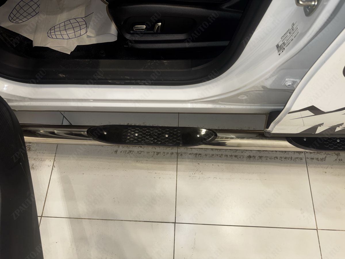 Пороги труба с проступью для автомобиля JAECOO J6 2026 арт. JCO.J6.26.93