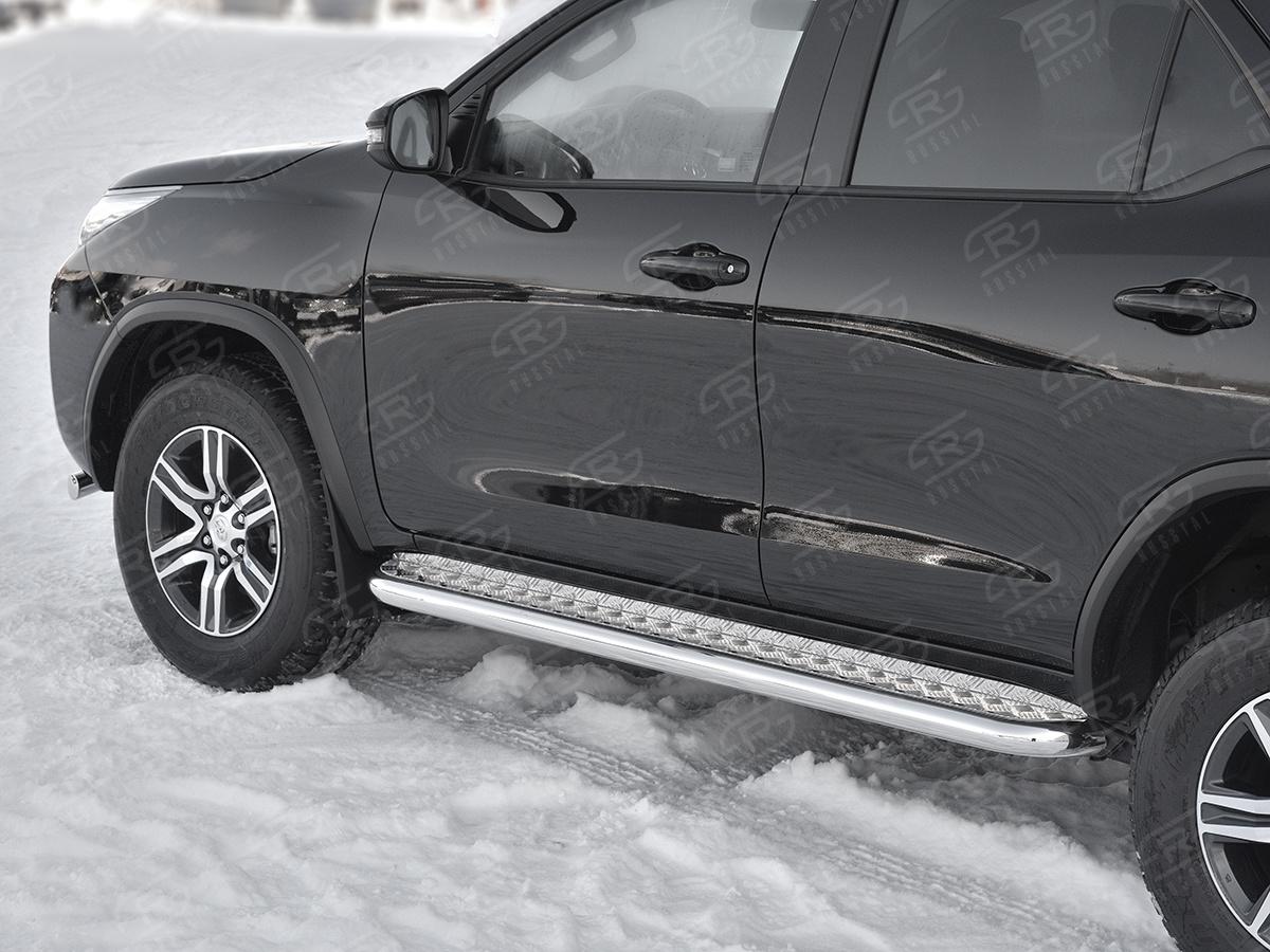 TOYOTA FORTUNER 2020- Пороги труба d57 с листом (Лист алюм, проф. нерж) (вариант 1) TFRL-0035311