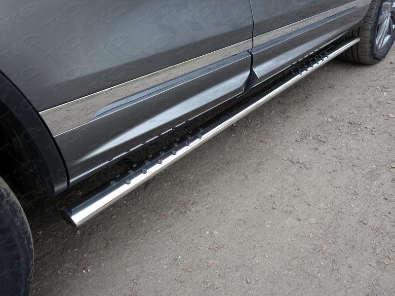 Пороги овальные с проступью 75х42 мм для Volkswagen Touareg 2014 R-Line, ТСС VWTOUARRL14-05, TCC Тюнинг