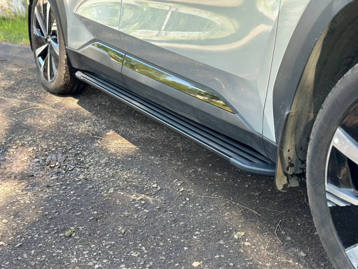 Пороги алюминиевые "Slim Line Black" 1820 мм Geely Atlas 2023- арт. GEELEATL23-01B