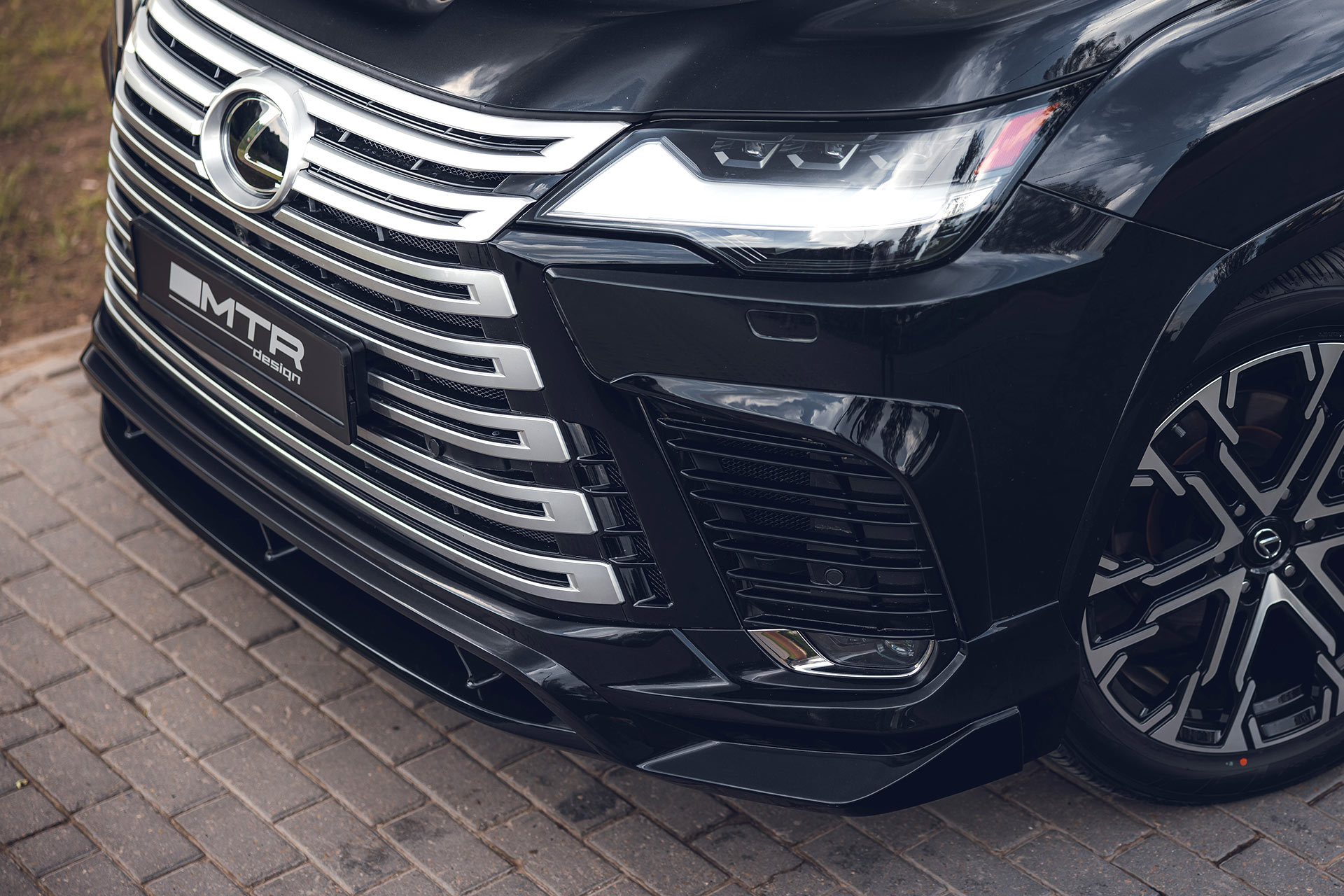 Комплект накладок переднего бампера для Lexus LX 500d / LX 600 (под покраску) 2022, MTR, арт. MTR-J310-22002