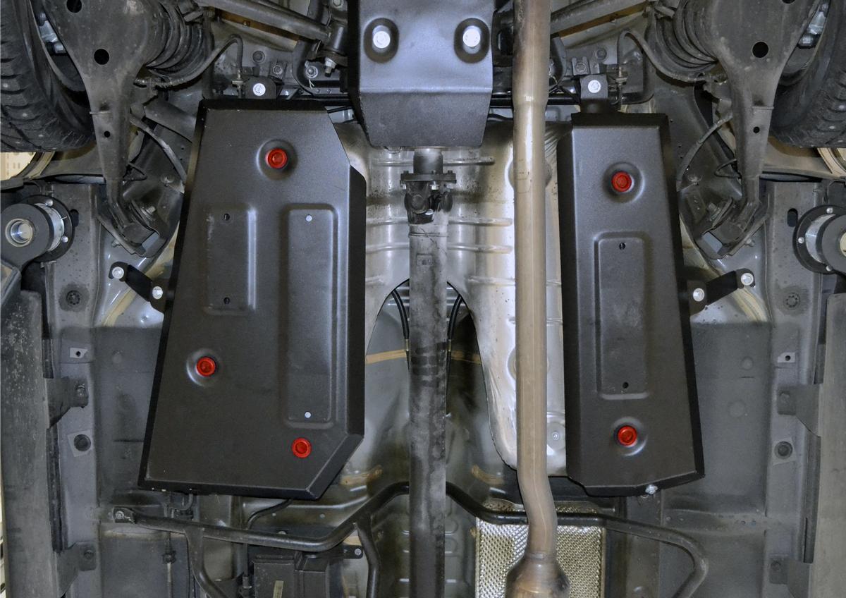 Защита топливного бака АвтоБроня для Haval H2 (V - 1.5T) МКПП 4WD 2014-2020, штампованная, сталь 1.8 мм, 2 части, с крепежом, 111.09402.1