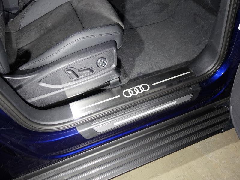 Накладки на пластиковые пороги (лист шлифованный логотип audi) 2шт для автомобиля Audi Q5 2017-  (а/м без пневмоподвески)