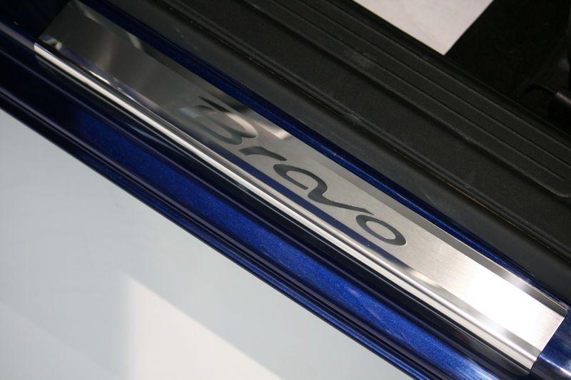 Накладки на внутренние пороги с логотипом на металл для Fiat Bravo 2007, Союз-96 FIBR.31.3130