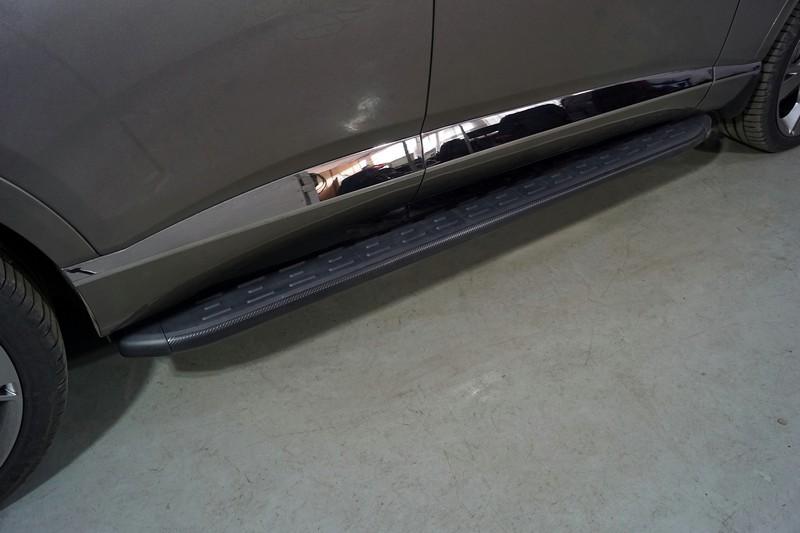 Пороги алюминиевые с пластиковой накладкой (карбон черные) 1920 мм для автомобиля Genesis GV80 4WD 3D 2020- арт. GENESGV8020-09BL