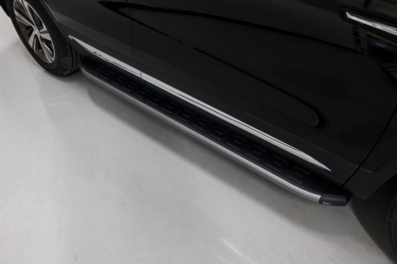 Пороги алюминиевые с пластиковой накладкой (карбон серые) 1720 мм для автомобиля Changan CS75 FL 2020 арт. CHANCS7520-24GR