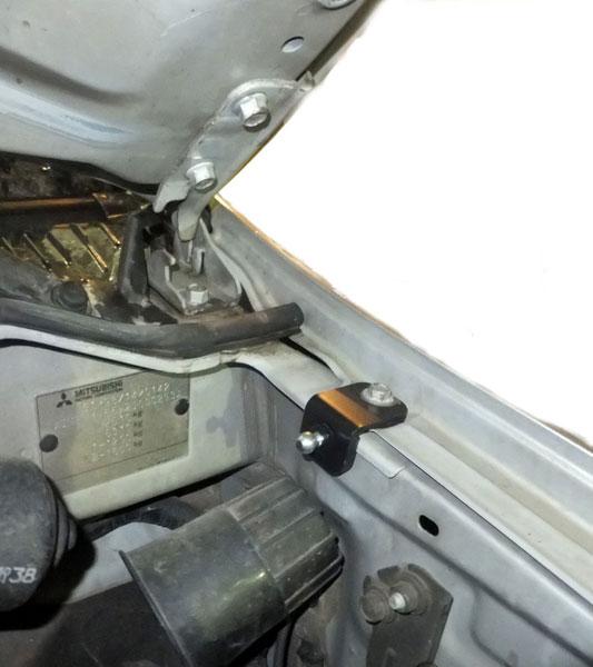 Упоры капота Mitsubishi Pajero III, Autoinnovation upr-02-04