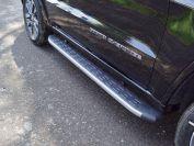 Пороги алюминиевые с пластиковой накладкой (карбон серебро) 1820 мм для автомобиля Jeep Grand Cherokee 2017-, TCC Тюнинг GRCHER17-23SL